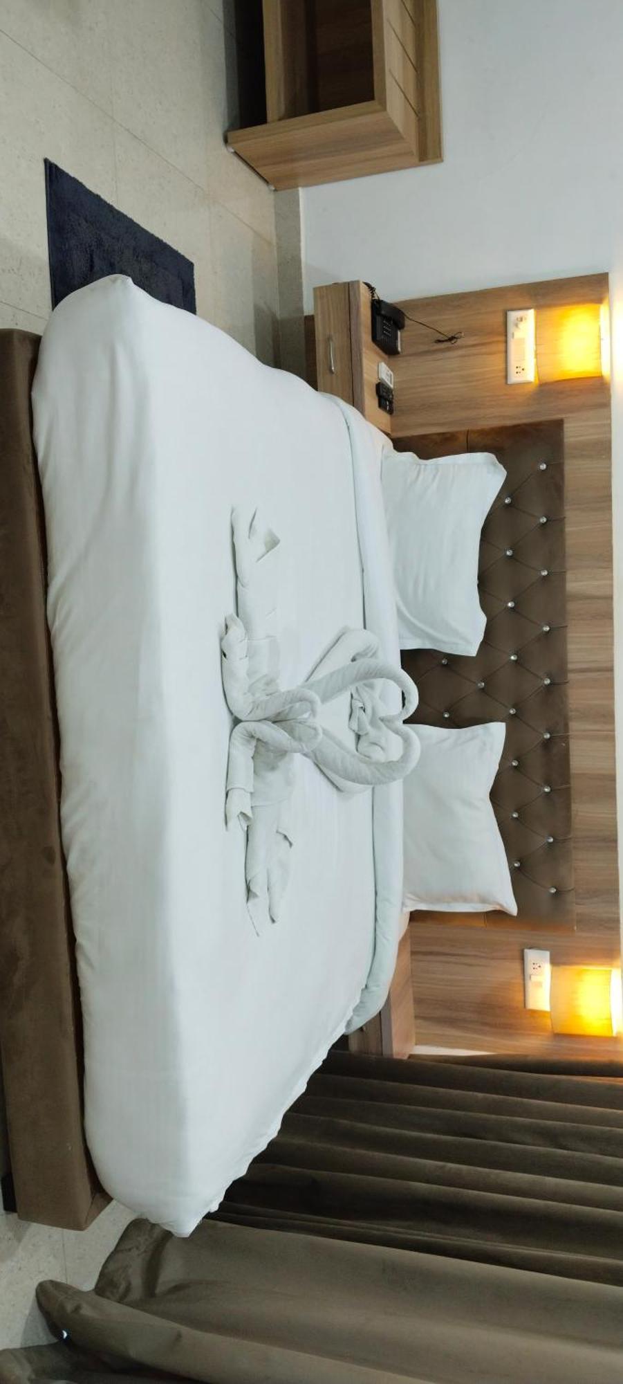 Hotel Lakeview By Bookingcare Chhatarpur Extérieur photo