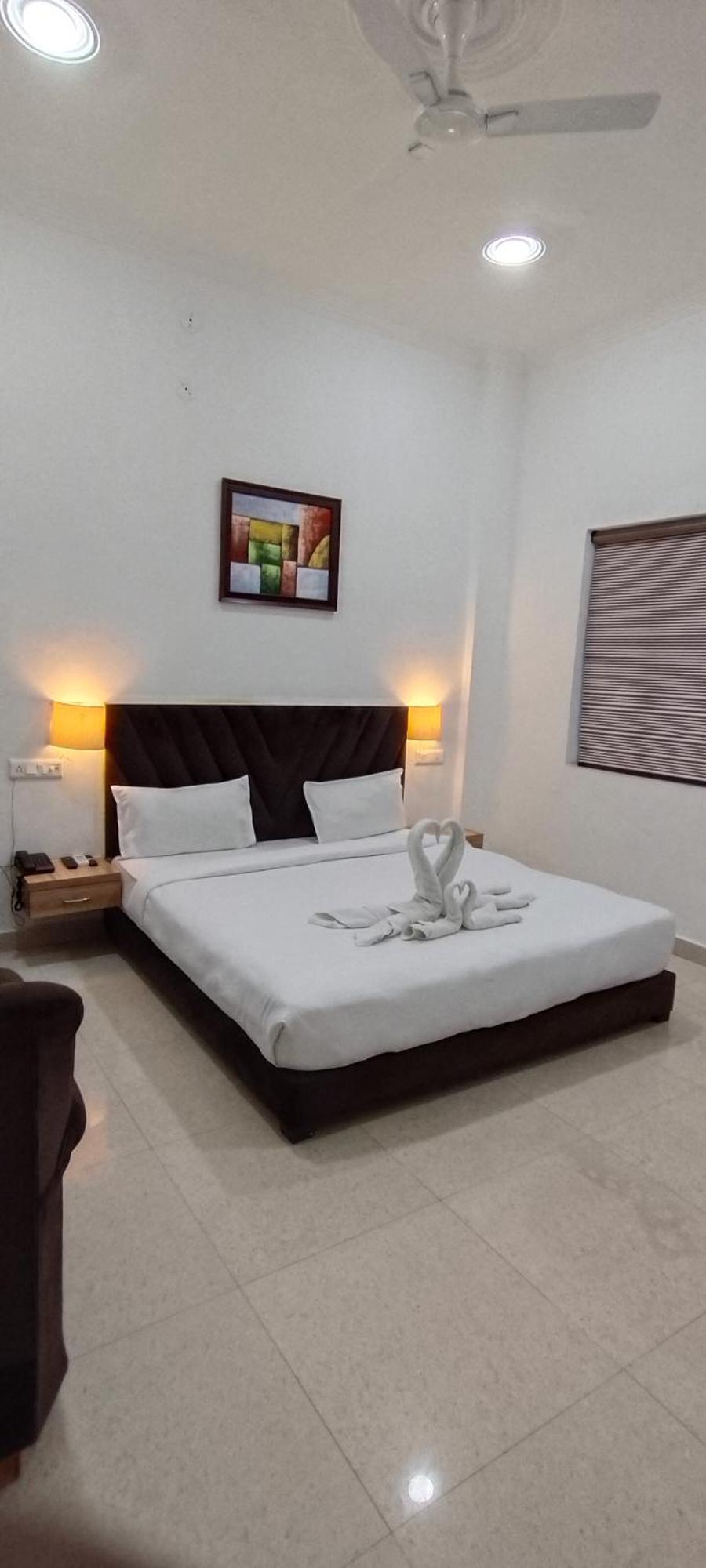 Hotel Lakeview By Bookingcare Chhatarpur Extérieur photo