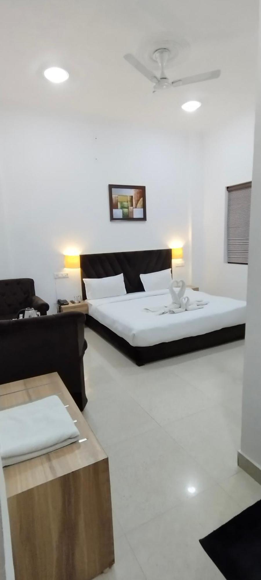 Hotel Lakeview By Bookingcare Chhatarpur Extérieur photo
