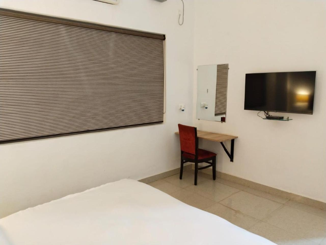 Hotel Lakeview By Bookingcare Chhatarpur Extérieur photo
